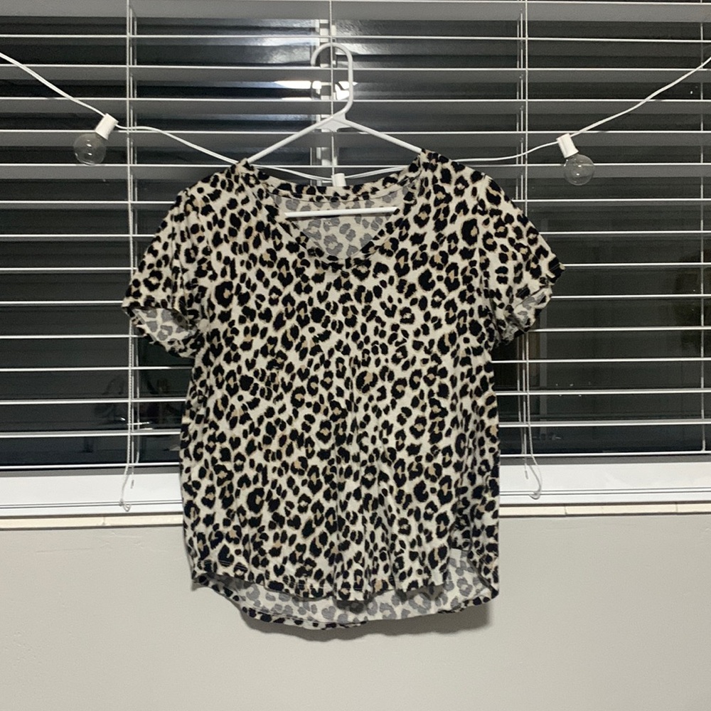 Cheetah print v neck tshirt from old navy worn a few times